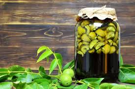 Ricetta liquore nocino fatto in casa. Nocino Fatto In Casa Ricetta Benedetta Rossi Facile