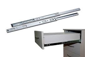 Tekrar geri takmak için herkese merhaba. Bir Cekmeceyi Mutfak Unitesi Ve Dolap Raylarindan Cikarma