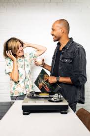 Hij heeft terminale kanker en kreeg onlangs een bijzondere cd waarop zijn vrienden liedjes zingen van hemzelf, onder begeleiding van de band van zijn broer, lucas van merwijk. Afscheid Nemen Van Mijn Vader Was Er Niet Bij Het Parool