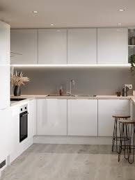 Matt dove grey is a cool, fresh shade that will bring plenty of light into your kitchen. Greenwich Gloss Dove Grey Kitchen Fitted Kitchens Howdens