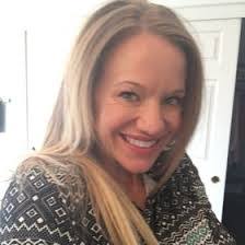 Shelly Lenz's Instagram, Twitter & Facebook