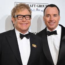 The duo wrote songs for lulu and roger cook. Vatergluck Per Leihmutter Elton John Ist Papa Der Spiegel