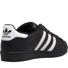 Portée par de nombreuses stars comme pharrell williams et david beckham, la adidas original superstar qui. Adidas Originals Baskets Superstar Homme Noir
