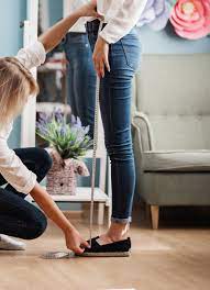 If you're on the shorter side, you know that finding the perfect pair of jeans isn't always easy. I M 5 2 These Are The 11 Best Jeans For Short Women Jeans For Short Women Short Girl Fashion Best Petite Jeans