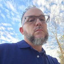 What color gravel substrate is best for African cichlids?