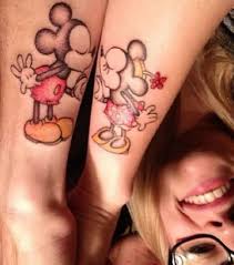 Wenn dir „minnie maus und micky gefällt, gefallen dir vielleicht auch diese ideen. 25 Paar Tattoos Von Initialen Bis Kreativen Bildlichen Darstellungen