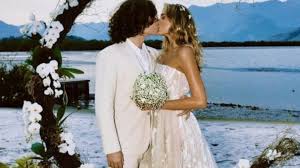 Nesse sábado, 22, sasha meneghel se casou com joão figueiredo, em uma cerimônia intimista à pelo olhar atento do agora genro, joão, luciano e sasha foram flagrados ao dançar isn't she lovely. V673b 4wmbexqm