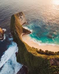 Menikmati pemandangan alam adalah cara paling menarik untuk mengurangi risiko stress, meningkatkan produktivitas, serta mendapatkan inspirasi. 15 Foto Tempat Wisata Bukti Keindahan Alam Indonesia