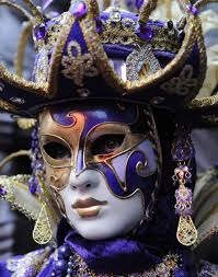 Avoid Being A Typical Tourist In Italy Visit Https Www Italymammamia Com Before You Leave Home Venice Rome Italytrav Venice Mask Venice Visit Venice