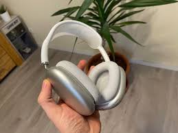 Airpods max combine a custom acoustic design, h1 chips, and advanced software to power computational audio for a breakthrough listening experience with adaptive eq, active noise. Apple Airpods Max Im Ersteindruck
