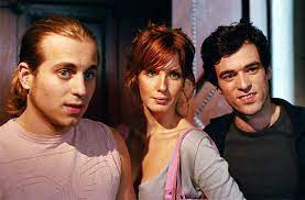 Together, they speak the international language of love and friendship. L Auberge Espagnole Film Culte De Cedric Klapisch Le Classique Cinema