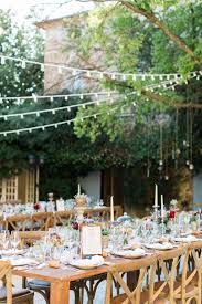 Diner En Exterieur Cour Chateau Table Longue En Bois Et Chaise En Bois Mariage Rustic Chic Outdoor Dinner Long Woo Mariage En Provence Mariages Simples Mariage