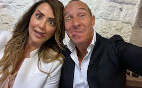 Erik rubín, esposo de andrea legarreta, causó gran sorpresa al ser captado de fiesta sin la presencia de la guapa conductora con quien hace unos meses celebró 21 años de matrimonio. Andrea Legarreta Y Erik Rubin Comparten Fotos En Instagram Por Aniversario De Bodas Nchs La Republica