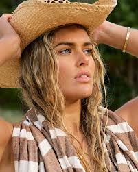 ASH WALL (@ashleighwall_) • Instagram photos and videos