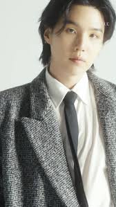 BTS SUGAが表紙を飾る8月号は、本日発売💜✨撮影の裏側を特別にお届け。, Go behind the scenes with #SUGA