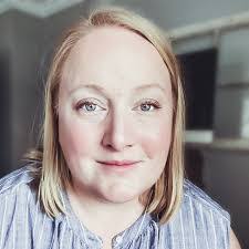 Heather Knott's Instagram, Twitter & Facebook