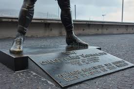 Check spelling or type a new query. Estatua De Cristiano Ronaldo Funchal En Madeira Cr7 Delante Del Museo Portugal Foto De Archivo Editorial Imagen De Barcos Portugues 173772673