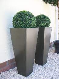 Pin By Raisa Fleitas On For The Home Front Lawn Landscaping Modern Planters Outdoor Back Garden Design