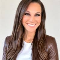 Danielle Folsom's Instagram, Twitter & Facebook