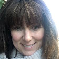 Laura Tansey's Instagram, Twitter & Facebook