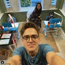 Rex) tom and giovanna fletcher were the latest stars to make headlines this week. Tom Fletcher And His Wife Giovanna Share A Glimpse Of Their Homeschooling Set Up Aktuelle Boulevard Nachrichten Und Fotogalerien Zu Stars Sternchen