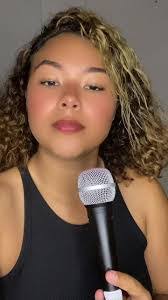 Debora Flores's Instagram, Twitter & Facebook