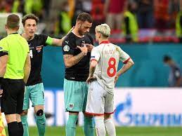 Alioski hatte arnautovic immer wieder auf dem feld provoziert. Eynfn9d8uhhqgm