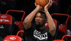 Gifted beyond measure, kevin durant is one of the deadliest scorers in basketball, blending his length, touch and athleticism to drive the game forward. Nba Kevin Durant Feiert Comeback Fur Die Brooklyn Nets Gegen Warriors Wie Kd Der Horroverletzung Trotzen Will