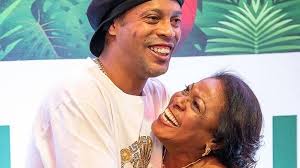Ele foi aprovado em testes no clube e deve assinar contrato assim que completar 14 anos, idade permitida pela legislação. Mae De Ronaldinho Gaucho Morre Aos 71 Anos Vitima De Covid 19 Zoeira Diario Do Nordeste