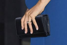 Back in 2015 — before she had even met prince harry! Meghan Markle Engagement Ring Change Popsugar Fashion