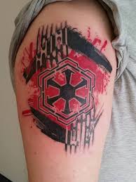 Eine schneidige affinität zum intergalaktischen bösen ist göttlich eingekapselt von diesen raffinierten tintendesigns. Star Wars Sith Empire Trash Polka Tattoo By Eddie Custom Tattoos Sith Tattoo Star Wars Tattoo Sleeve Star Wars Tattoo