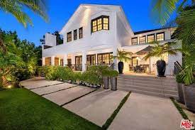 Johnny hallyday et laeticia avant le défilé dior en juillet 2016. Laeticia Hallyday Vend Sa Villa De Los Angeles Pour 15 Millions D Euros Figaro Immobilier