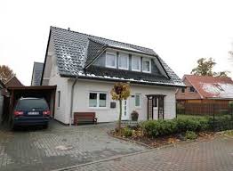 Satteldachhaus Mit Gaube Weiss Verputzt Anthrazit Dach Haus Verputzen Haus Dach