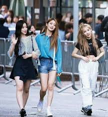 Fun fact⚠️ shuhua and minnie both have birthmarks under their eyes. G I Dle Shuhua Minnie Soyeon Girl Fashion Kpop Fashion Kpop Girls