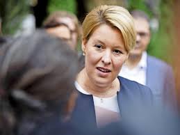 Es soll um eine dienstreise und urlaubsfotos gehen. Giffey Sachsen Ist Mehr Als Ein Brauner Mob