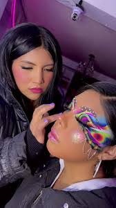 Leslie Castellanos's Instagram, Twitter & Facebook