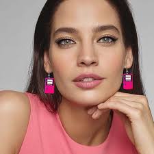 Niedliche 90er-Jahre-Tyco-Doodle-Bär-Polly-Tasche aus Acryl. Kompakte rosa  Handy-Blasenkrug-Ohrringe aus klassischem 90er-Jahre-Süßigkeiten-Vinyl