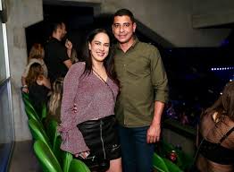 À direita, silvia, de óculos amarelos, daniela, de. Filha De Silvio Santos Namora Seu Ex Seguranca Que Bom