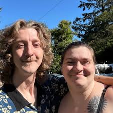 Are there kids aged 12-14 who want to meet up at the skate park to skate?