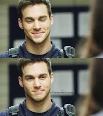 Chris Wood As Jake Riley In Cw S Containment But He S Still Kai To Me Chris Wood Series E Filmes Netflix Filmes E Series