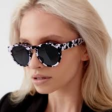 White tortoiseshell sunglasses hotsell