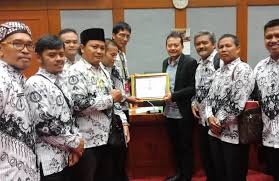 Lowongan kerja frontliner pt pos indonesia d3 semu. Pak Raden Operator Tu Penjaga Sekolah Harus Diakomodir Dalam Rekrutmen Pppk Jpnn Com