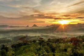 Salah satu pemandangan alam yang indah yaitu gunung rinjani di lombok. Tempat Wisata Bukit Cinta Atau Negeri Atas Angin Suguhkan Pemandangan Alam Yang Indah Gang Kecil