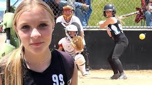 Abby Toth's Instagram, Twitter & Facebook