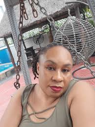 This morning, relaxing at the backyard. I told myself December will be a  resting month for me. Sadly, it hasn't been as I have a lot of one-on-one  bookings, so I have