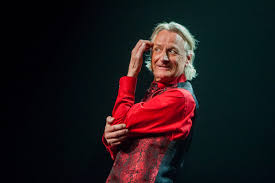 Jeroen van merwijk vindt het niet zo erg dat hij nu niet meer kan optreden. Lucky Door Jeroen Van Merwijk Theaterkrant