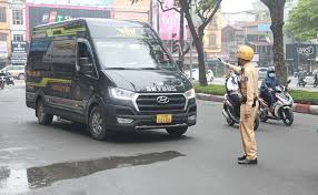 Mở toang lối đi cho xe khách trá hình lách luật? - Người quan sát