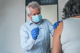 Maybe you would like to learn more about one of these? Huisarts Hans Start Als Eerste Met Coronavaccinaties In Zoetermeer 98 Procent Van Mijn Patienten Doet Het Zoetermeer Ad Nl