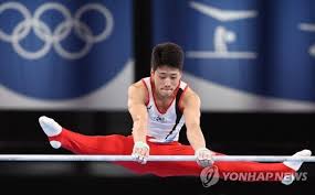 올림픽 방역복 입고 일본 도착한 탁구 신유빈 더워도 안전 우선. 0rg1tfvmyghxym