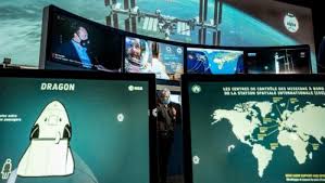 L'équipage a procédé à un arrimage accéléré à l'iss à 08h55 locales, en orbite à 400 km au dessus de la terre. Qbi Vj0canlakm